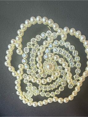 Elegant Pearl and Crystal Gold-Tone Bracelet - Ivory Pearls. Chanel inspo